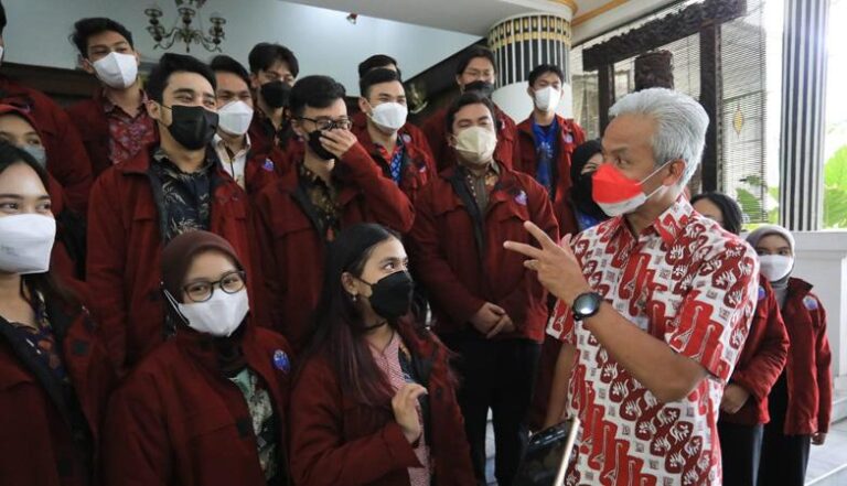 Puluhan Mahasiswa Teknik Undip Temui Ganjar, Ada Apa?