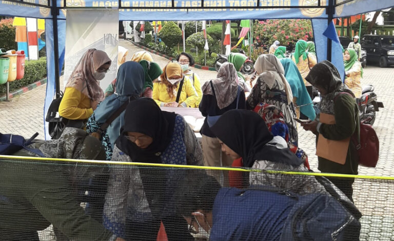 Beras Petani Diserbu Ibu-ibu PKK di Jakarta