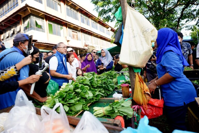Tinjau Bapok ke Batam, Zulhas Pastikan Selama Nataru Aman