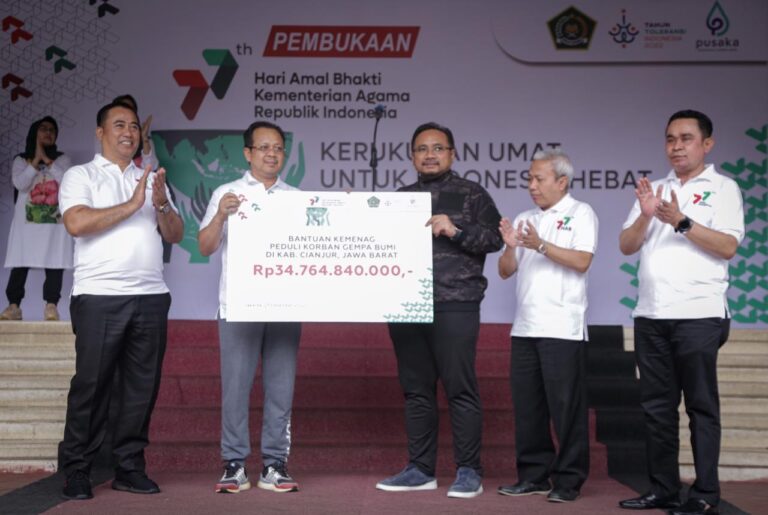 Menag Serahkan Rp34,7 Miliar Bantuan ASN Kemenag untuk Penyintas Gempa Cianjur