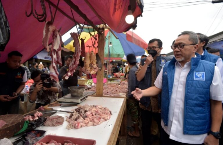 Tinjau Pasar Induk Gedebage, Zulhas Sebut Harga Bapok Murah