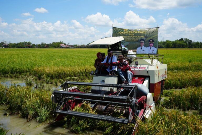 Mentan Panen Raya Padi, Giliran di Grobogan Jawa Tengah