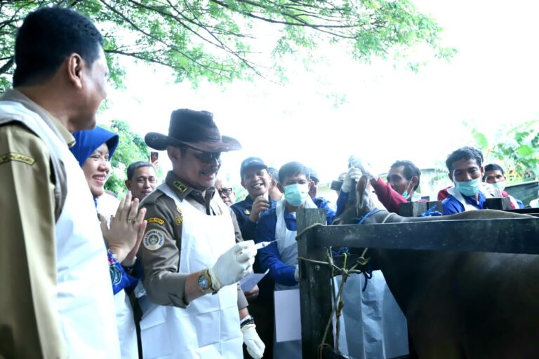 Mentan SYL Kick Off Pengendalian dan Penanggulangan PMK 2023 Serentak di 29 Provinsi