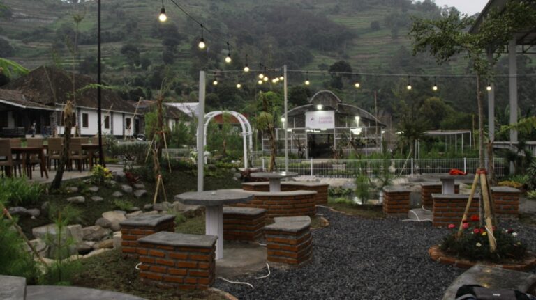 Land Of Wakaf Teras Lembang, Wisata Halal Berbasis Wakaf di Lembang