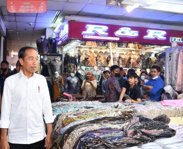 PPKM Dicabut, Jokowi Pastikan Kegiatan Pasar Bergairah