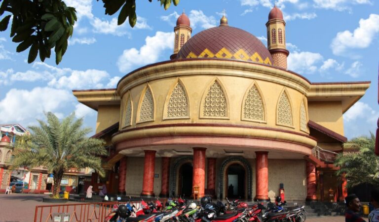 Masjid di Depok Ini Sediakan Makan Siang Gratis untuk Jamaah Salat Jumat