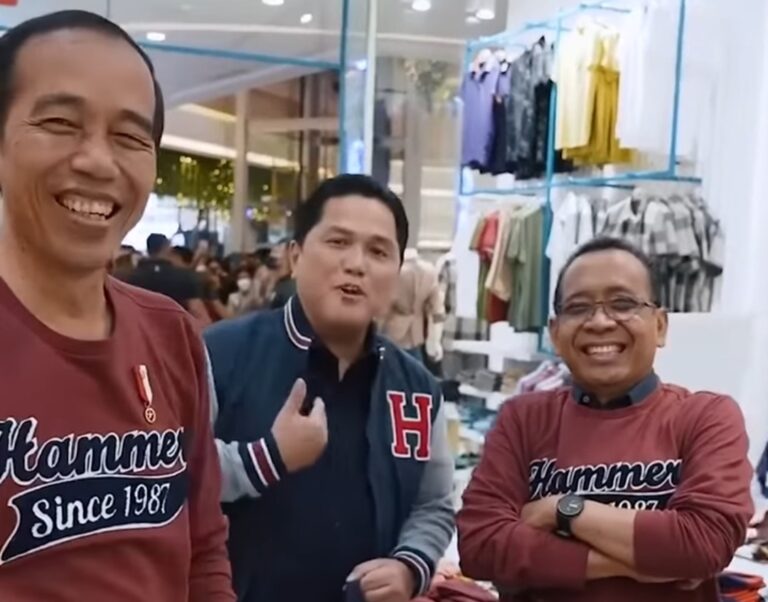 Mampir ke Mal Pekanbaru, Jokowi dan Menterinya Puji Kualitas Fesyen Lokal