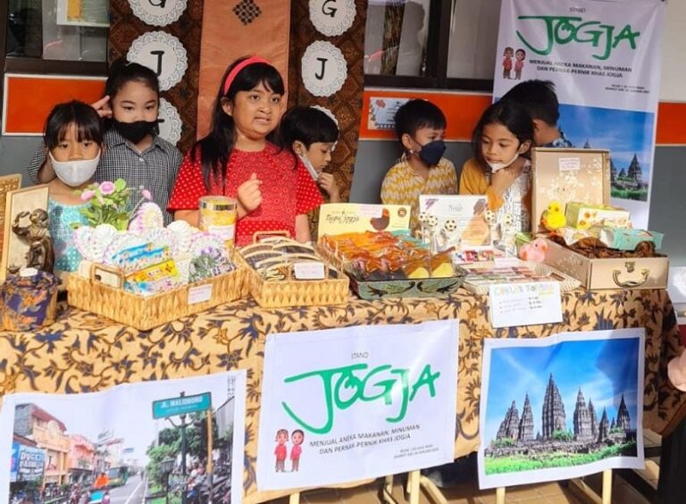 Tumbuhkan Jiwa Wirausaha, SD Adik Irma Gelar Market Day