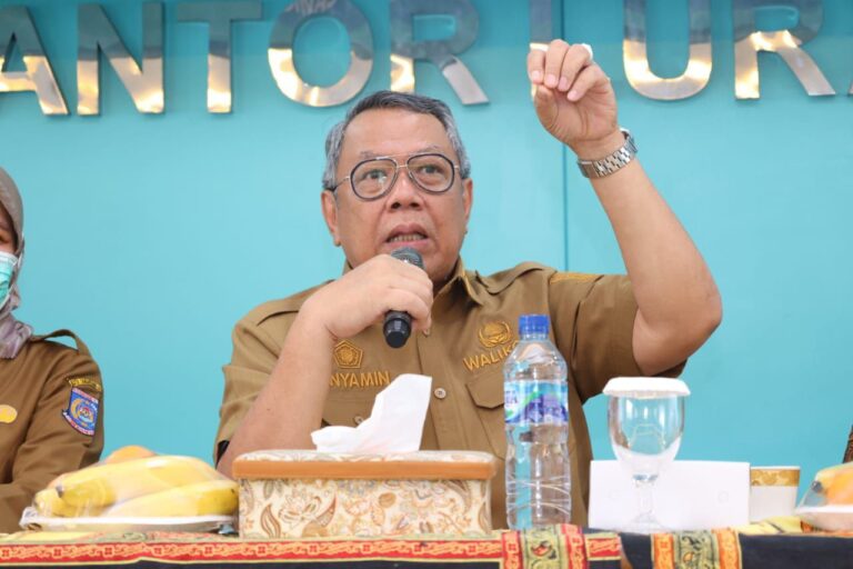 Benyamin Davnie Naikan Insentif Kader Posyandu Kota Tangsel