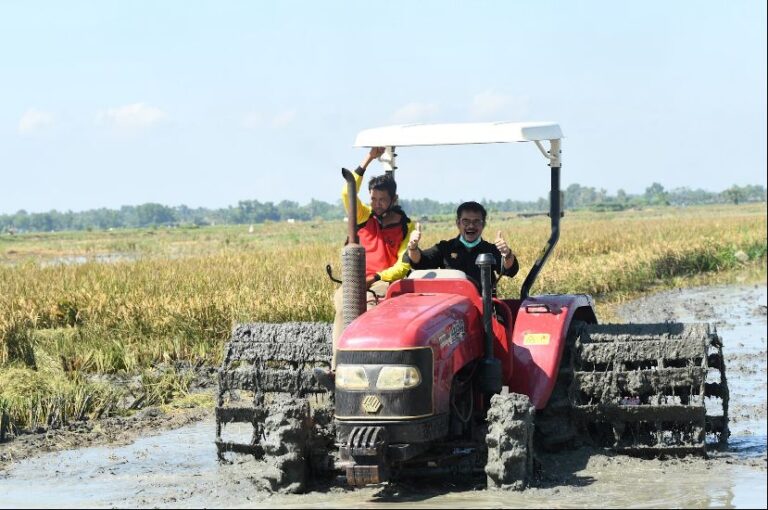 Dengan Alsintan, Panen Raya di Rembang Lebih Menguntungkan Petani
