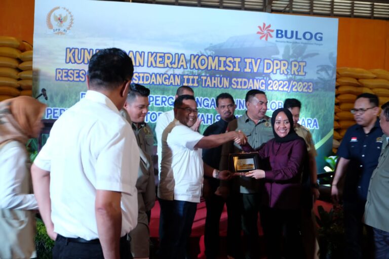 Jelang Panen Raya Padi, DPR Minta Bulog Serap Gabah Petani