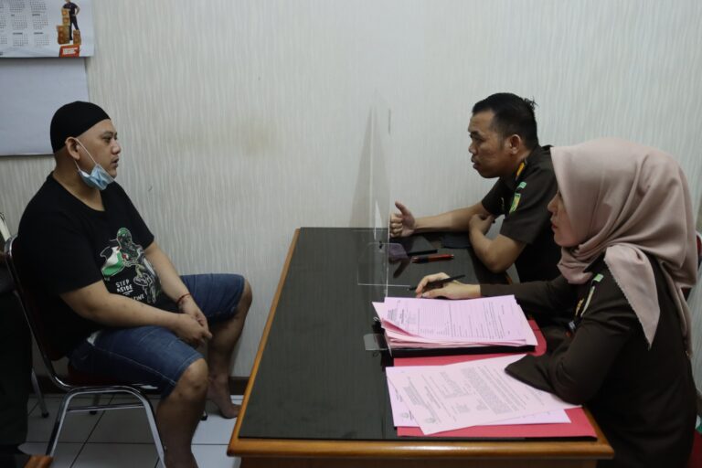 Pembunuh Anak Kandung dan Penganiaya Istri di Depok Dituntut Hukuman Mati