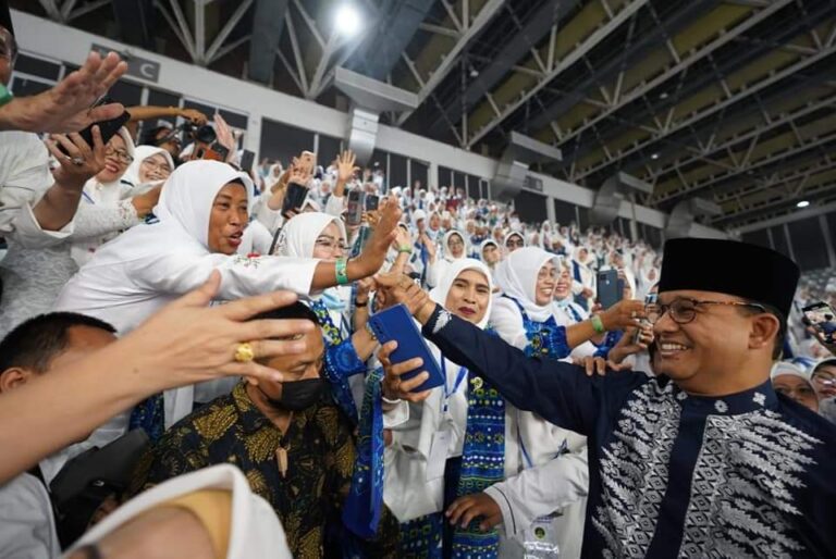 Anies Puji Sosok Tuti Alawiyah dan Peran BKMT