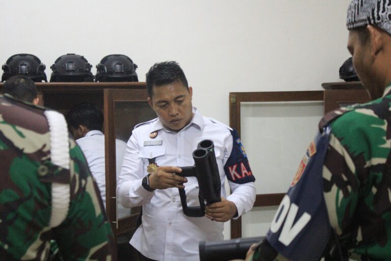 Rutan Depok Rutin Lakukan Perawatan Senjata Api