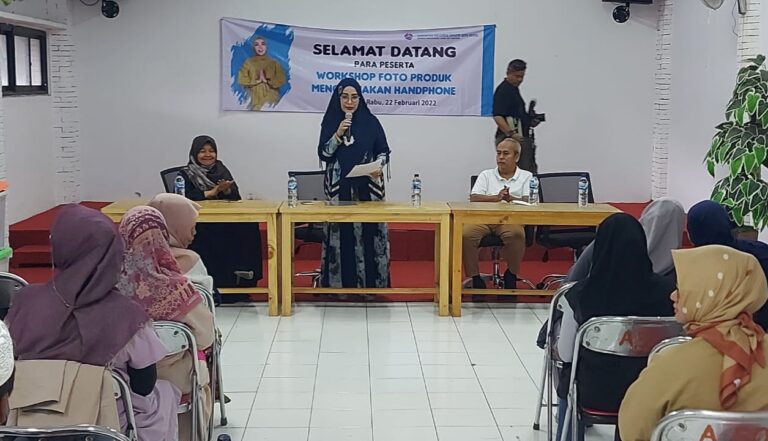Keluarga Kreatif Depok Ajari Pelaku UMKM Fotografi Produk