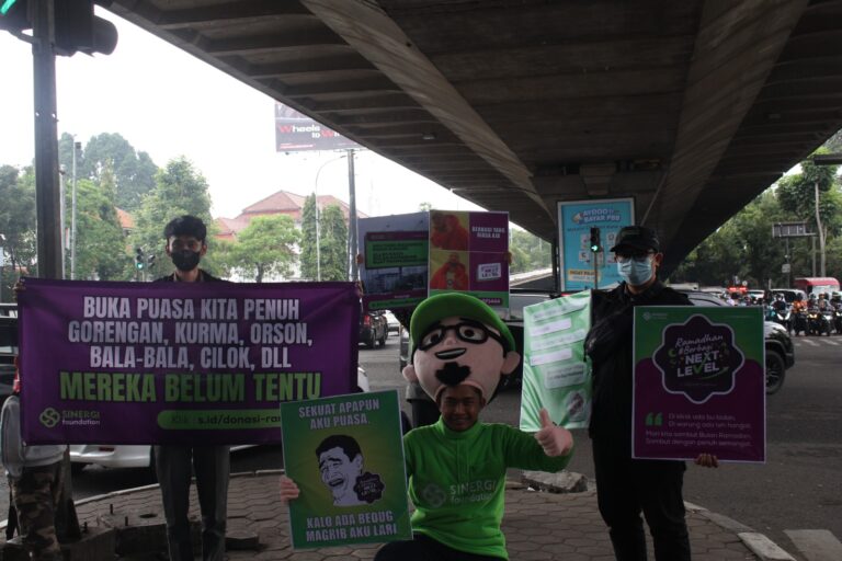 Sinergi Foundation Menggelar Street Campaign Bersama Para Volunteer