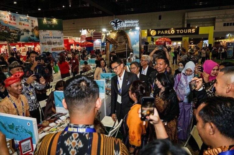 Hadiri Pameran di Malaysia, Sandiaga Promosi Wisata Indonesia