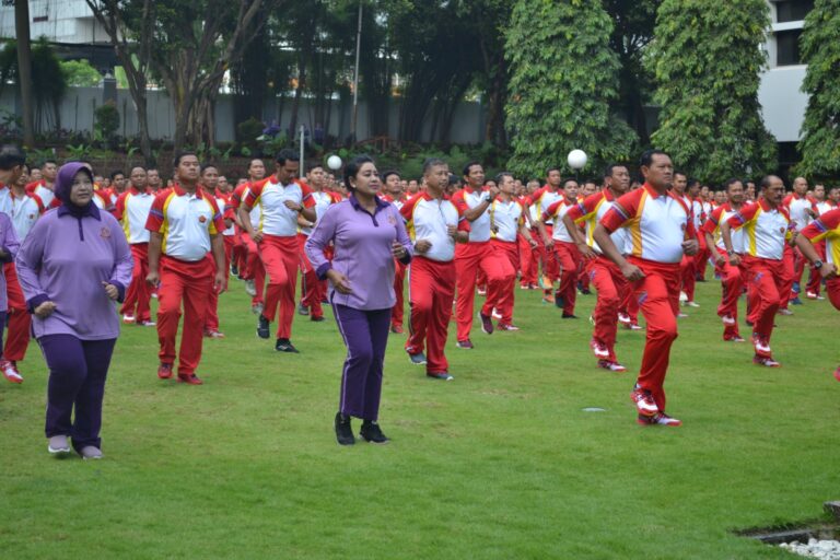 Aksi Yudo Margono Olahraga Bareng Personil BAIS TNI