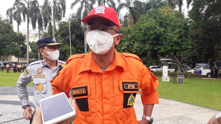Damkar Depok Siapkan Petugas Siaga Antisipasi Banjir dan Longsor