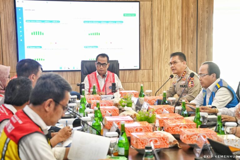 Menhub Bahas Langkah Antisipasi Lonjakan Kendaraan di Tol Cikampek-Cipali