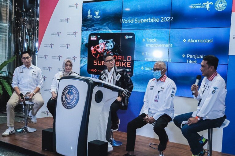 Sandiaga Puas WSBK Mandalika Hadirkan 59 Ribu Lebih Penonton