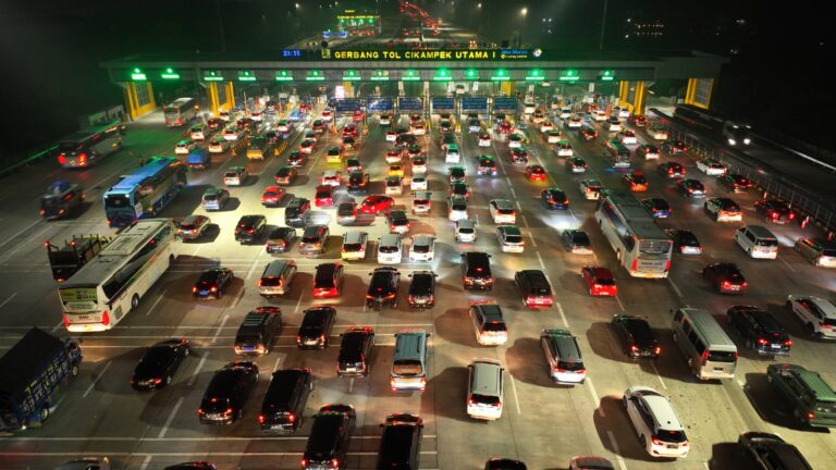 One Way Hari Pertama Mudik yang Dijadwalkan Selesai Pukul 24.00 WIB Hari Ini, Masih Akan Terus Dilanjutkan