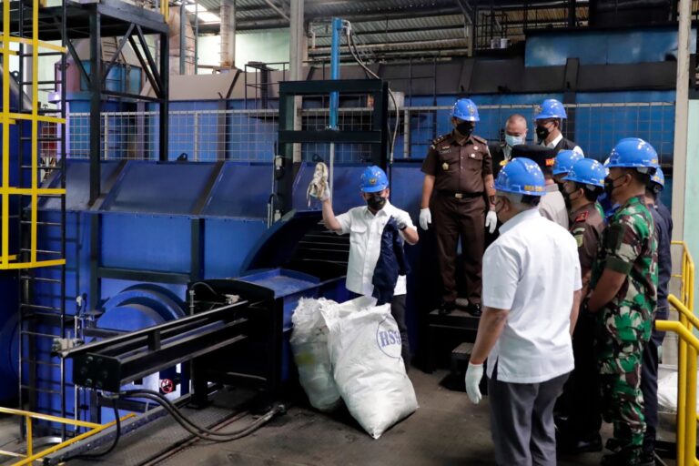 Kemendag Musnahkan Produk Impor Bekas di Batam Senilai Rp17,35 Miliar