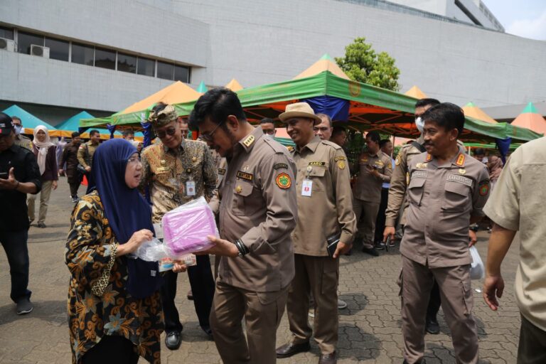 Mentan SYL Tinjau Bazar Ramadhan Kementan, Sediakan Bapok Murah