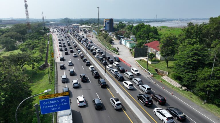 Jasa Marga Perpanjang Jalur One Way dari Km 68 Jalan Tol Jakarta-Cikampek s.d Km 414 GT Kalikangkung Jalan Tol Batang-Semarang