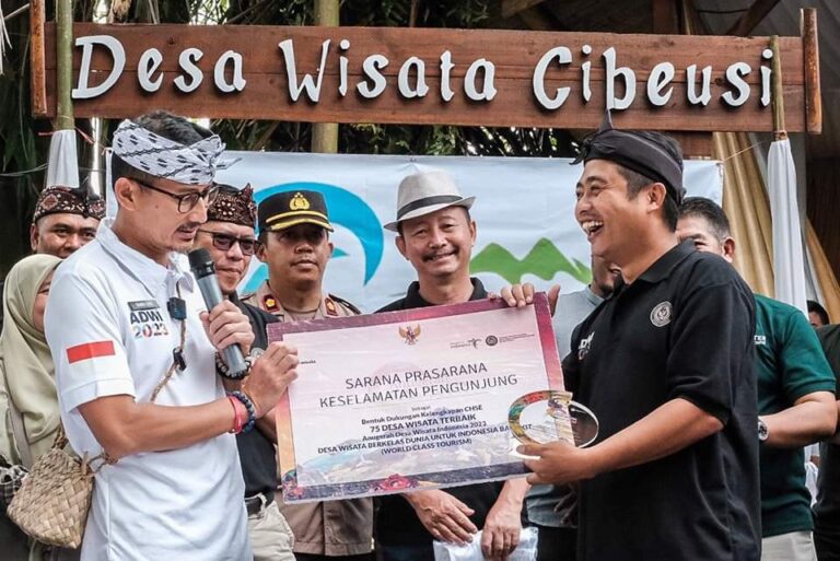 Kunjungi Desa Wisata Cibeusi, Sandiaga Optimis Bisa Berkembang Pesat