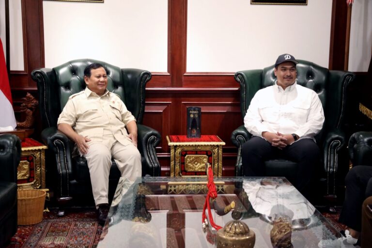 Prabowo Minta Menpora Dito Semangati Anak Muda agar Berprestasi