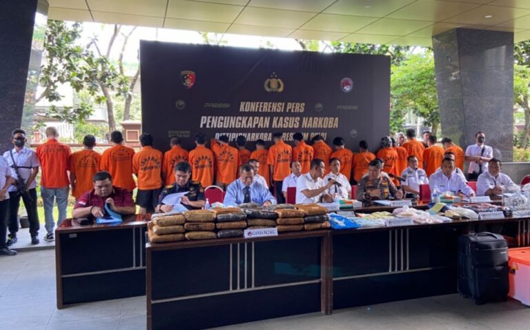 Polisi, Imigrasi dan Bea Cukai Ungkap WNA Beridentitas Ganda Selundupkan Narkotika