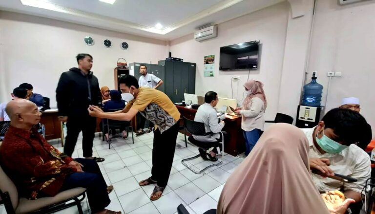 Calon Jamaah Haji Depok Mulai Lakukan Perekaman Biometrik