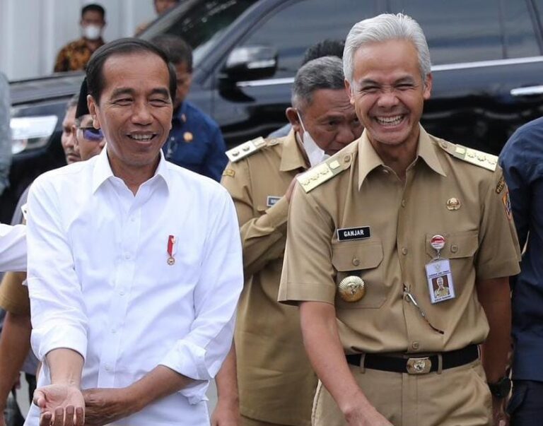 Lagi, Ganjar Mesra Semobil Bareng Jokowi saat Tinjau Pasar di Boyolali