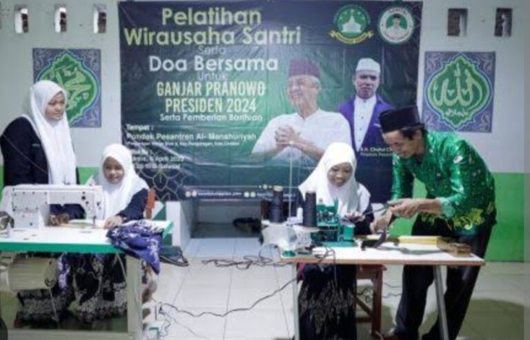 Relawan Ganjar Ajarkan Santri Kemampuan Profesional agar Semakin Mandiri