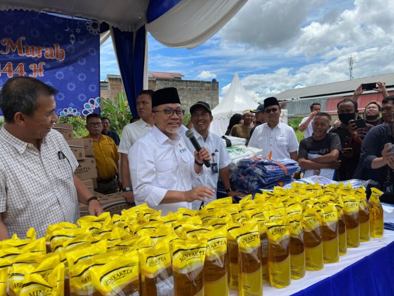 Pantau Pasar Murah di Lampung, Zulhas Pastikan Harga Bapok Murah