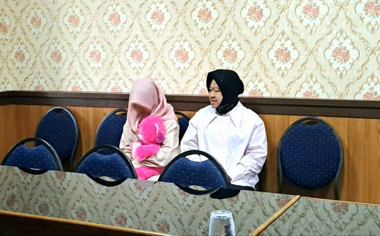 Mensos Risma Bantu Pemulihan Psikologis Korban Rudapaksa di Kabupaten Sidoarjo