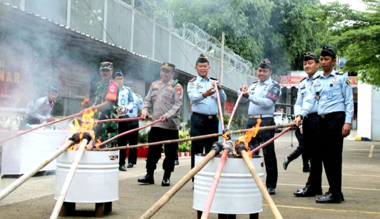 Rutan Depok Gelar Deklarasi Zero Halinar, Seluruh Barang Hasil Razia Dimusnahkan