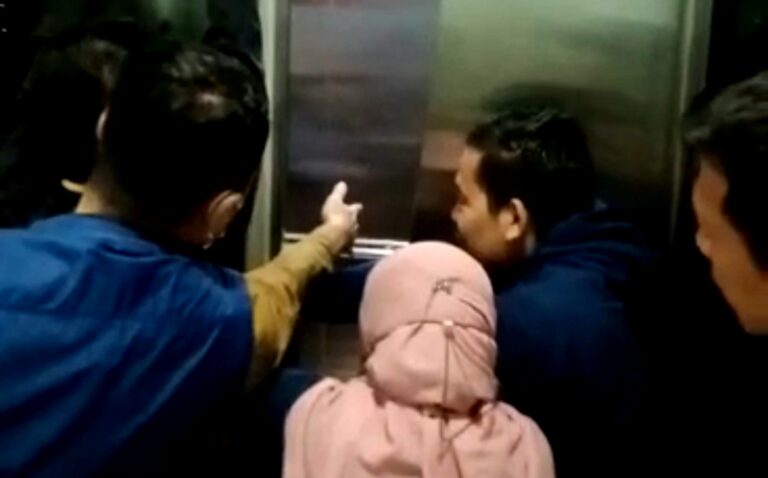 Heboh, Wanita Hamil Terjebak di Lift Gedung Balai Kota Depok