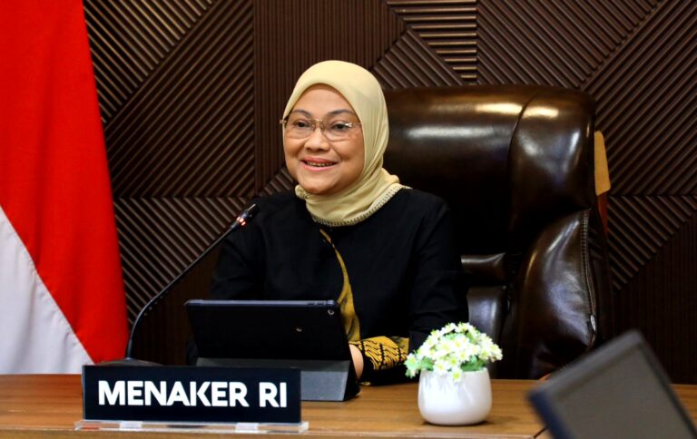 Menaker Ida Fauziyah Raih Anugerah Perempuan Hebat Indonesia 2023