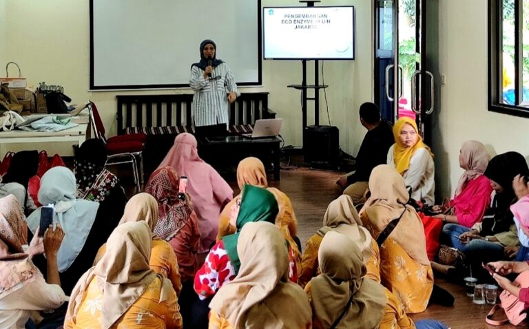 Semarakkan Hari Lingkungan Hidup Sedunia, BEM UI Ajak Warga Depok Buat Eco-Enzyme