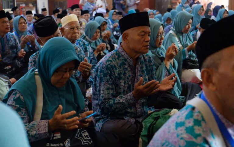 Ratusan Calhaj Depok Diberangkatkan Ke Tanah Suci, Kemenag: Insya Allah Semua Lancar