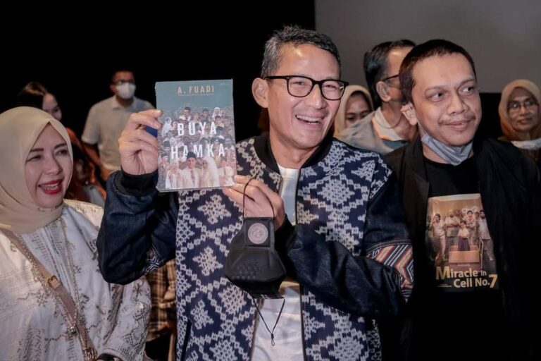 Antusias Nonton ‘Buya Hamka’, Sandiaga Sebut Industri Perfilman Bangkit