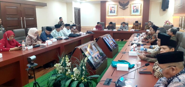 KBIHU Dukung Kebijakan Haji Ramah Lansia, Ini Tujuh Komitmennya