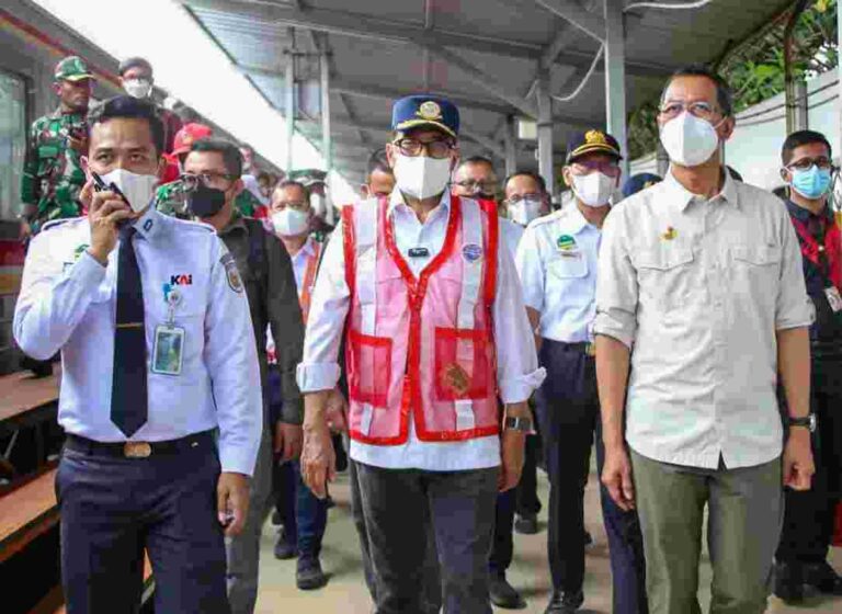 Premprov DKI dan KAI Bakal Tata Kembali Lingkungan Stasiun KA di Jakarta