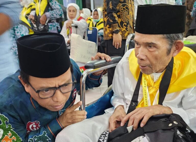 Jemaah Haji Keberangkatan Gelombang Diminta Kenakan Kain Ihram Sejak di Embarkasi