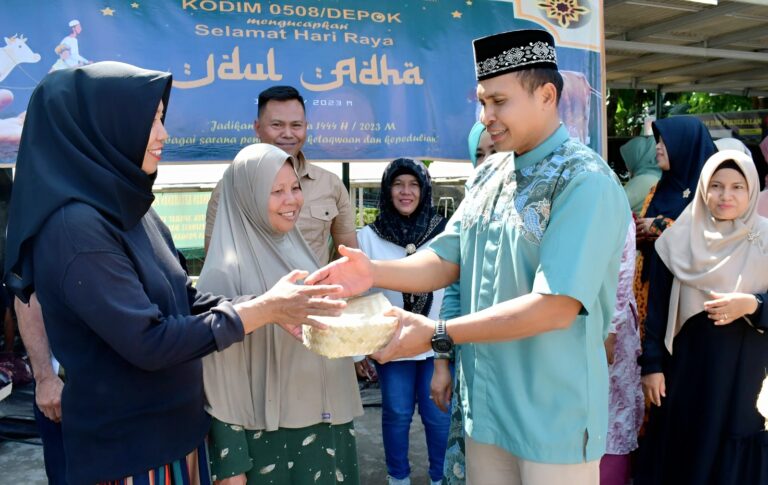 Salurkan 12 Ekor Hewan Kurban, Dandim Depok: Momentum untuk Lebih Peduli kepada Sesama