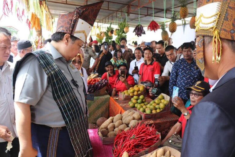 Dukung Kemitraan Closed Loop, Airlangga Sebut Hasil Panen Petani Bakal Terserap