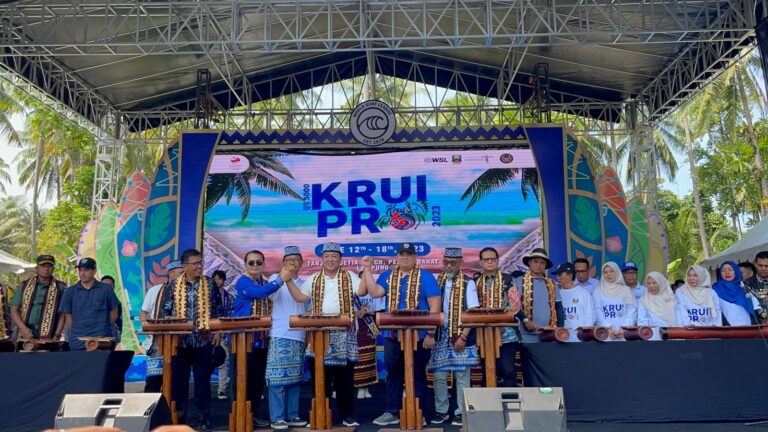 WSL Krui Pro 2023 Perkuat Daya Tarik Wisata Bahari Pesisir Barat Lampung