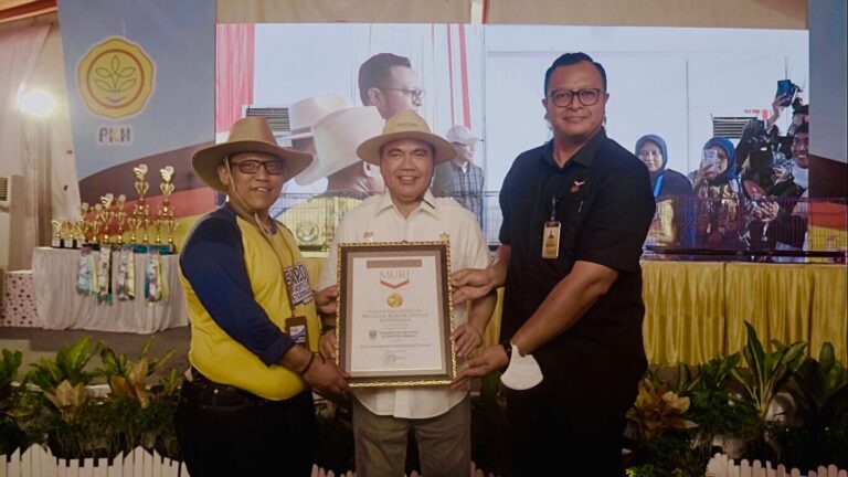 Tembus Rekor Dunia dan MURI, Kementan Dorong Pengembangan Pelestarian Ayam Kukuak Balenggek
